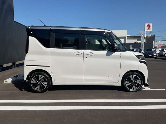 リヤスライド仕様となっていますので開け閉めの際、隣の車にドアをぶつける心配がございません☆