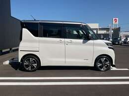 リヤスライド仕様となっていますので開け閉めの際、隣の車にドアをぶつける心配がございません☆