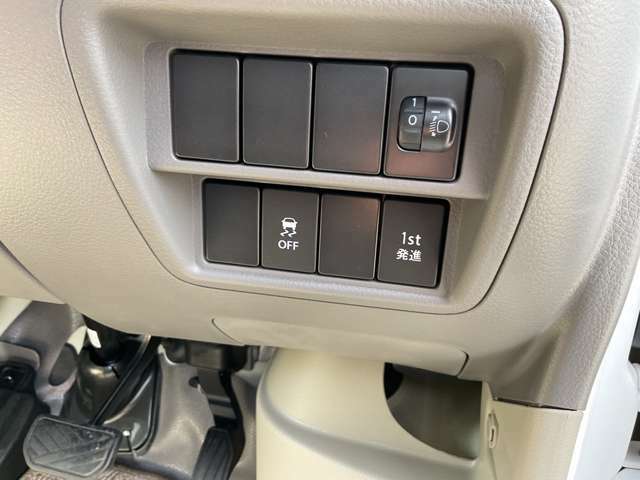 運転席右下操作スイッチ。