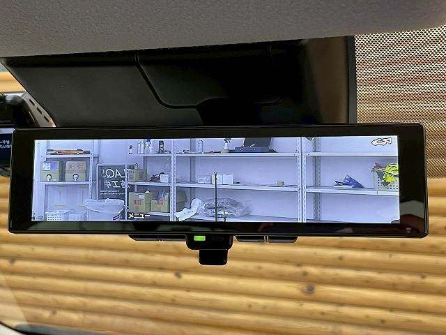 【デジタルインナーミラー】荷室や後席に遮られず、後方確認が可能。さらに走行中の前後方カメラ映像を録画も可能です。