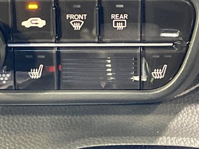 【シートヒーター】寒い日に重宝するシートヒーター！エアコンより早く温まってくれるので寒がりの人も安心ですね♪エアコンの温風は乾燥するから苦手、という方にもをおすすめです。