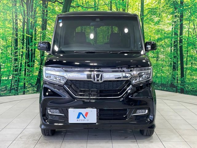 大好評を頂いておりますボディの弾スプラッシュコートも好評受付中。通常のガラスコートと異なる、耐久年数6年の無機質ガラスコーティングが、ボディをキレイな状態に保ってくれます。