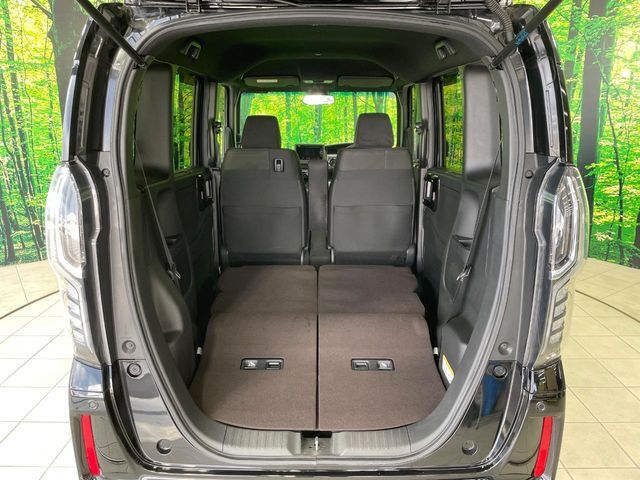 後席を格納すると、これだけの広さが！シーンに合わせたシートアレンジで、大きな荷物も積むことが出来ます♪
