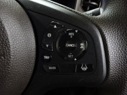 【アダプティブ・クルーズ・コントロール】予め設定した車速内でクルマが自動的に加減速。 前走車との適切な車間距離を維持しながら追従走行し、高速道路でのドライバーの疲労を軽減してくれる嬉しい機能付♪