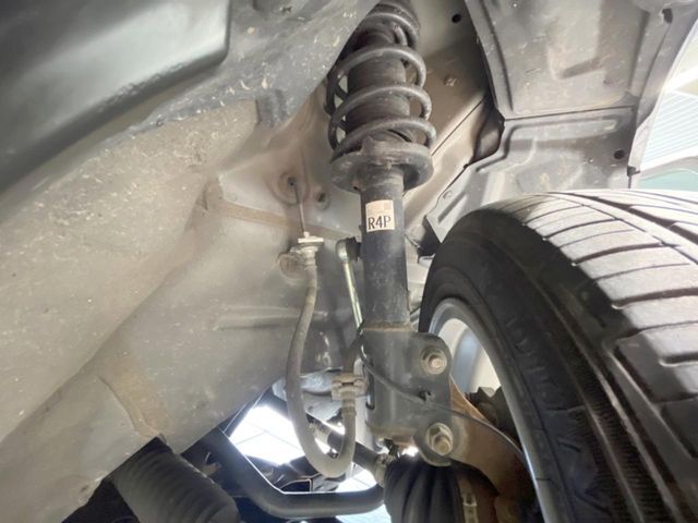 お車を安心してお乗りいただく為には、足回りの定期点検が欠かせません。サービスサポート（有償保証）では無料点検もご提供しており、安心のカーライフをお過ごしいただけるサポート体制が整っています。