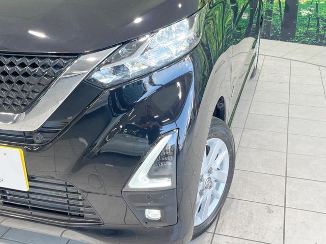 【LEDヘッドライト】悪天候や夜間走行時も良好な視界を確保し安心して運転できる高輝度LEDヘッドライトを装備！点灯速度が早く、消費電力も抑えられています。