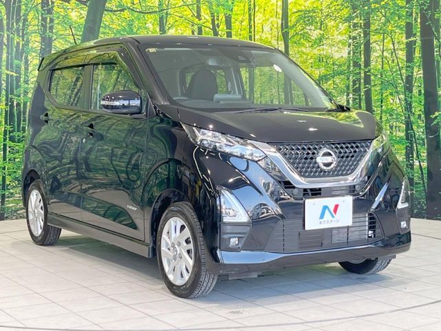 大好評のボディコーティング「弾スプラッシュコート」もご納車までに施工可能。通常のガラスコートと異なる、耐久年数6年の無機質ガラスコーティングが、ボディをキレイな状態に保ってくれます。
