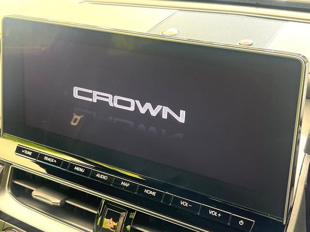 【メーカー純正ナビ】インテリアに溶け込むスタイリッシュな「専用設計」メーカーナビを装備♪視認性や操作性など基本性能にも優れ、より上質なカーライフをお楽しみいただけます。