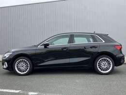 リヤサイドウインドーの後方に小さな三角形の窓を設けた「6ライトキャビン」も、機能と美しさを両立させるAudiの特徴的なデザインです。