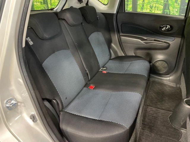 コンパクトカーですが、セカンドシートは十分な広さがあり快適にお乗りいただけます♪シートを倒して大きな荷物を積んだりと、用途の幅が広い1台です。