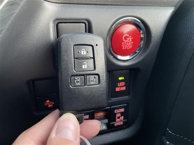 気になる車はすぐにお問い合わせください！画面右側の0066から始まる無料ダイヤルからお問い合わせ下さい！専門スタッフがお車のご質問にお答えいたします！