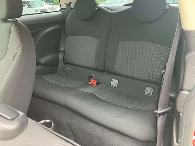 気になるお車がありましたら右の電話番号から直接お店にお問い合わせください。支払方法から車両情報、状態までなんでもご説明させて頂きます。スタッフ一同ご連絡お待ちしております。