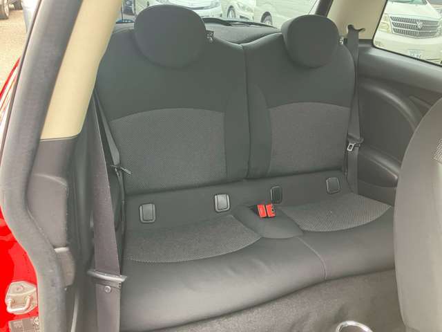 気になるお車がありましたら右の電話番号から直接お店にお問い合わせください。支払方法から車両情報、状態までなんでもご説明させて頂きます。スタッフ一同ご連絡お待ちしております。