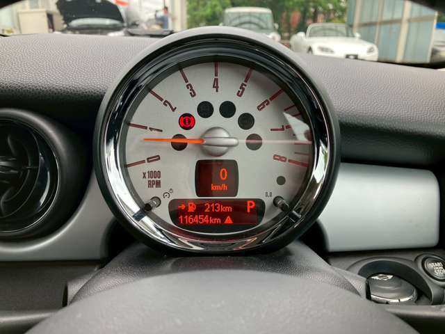 気になるお車がありましたら右の電話番号から直接お店にお問い合わせください。支払方法から車両情報、状態までなんでもご説明させて頂きます。スタッフ一同ご連絡お待ちしております。