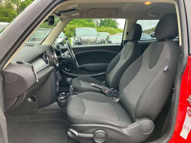 気になるお車がありましたら右の電話番号から直接お店にお問い合わせください。支払方法から車両情報、状態までなんでもご説明させて頂きます。スタッフ一同ご連絡お待ちしております。