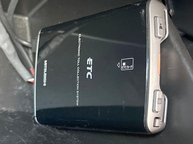 【ETC】高速道路の料金所をストレスなく通過！話題のスポットやサービスエリアに多い「スマートIC」利用時は必須のアイテムです。当店でセットアップを実施、ご納車当日からすぐにご利用いただけます！