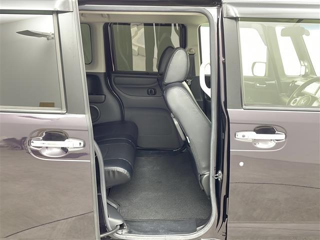【フロアマット】車内を綺麗に保つのには必須のアイテムです。当店ではフカフカな新品マットも絶賛取り扱い中！ぜひご相談くださいませ。