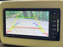 【バックカメラ】駐車時に後方がリアルタイム映像で確認できます。大型商業施設や立体駐車場での駐車時や、夜間のバック時に大活躍！運転スキルに関わらず、今や必須となった装備のひとつです！