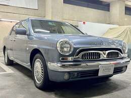 プログレなどに使われたFRプラットフォームにセンチュリー専用生産ラインの熟練工の「匠の技」を活かしたボディを載せて手造りで製作！もちろん観音開きのリアドアも再現し複雑なボディパネルの面構成を克服した◎