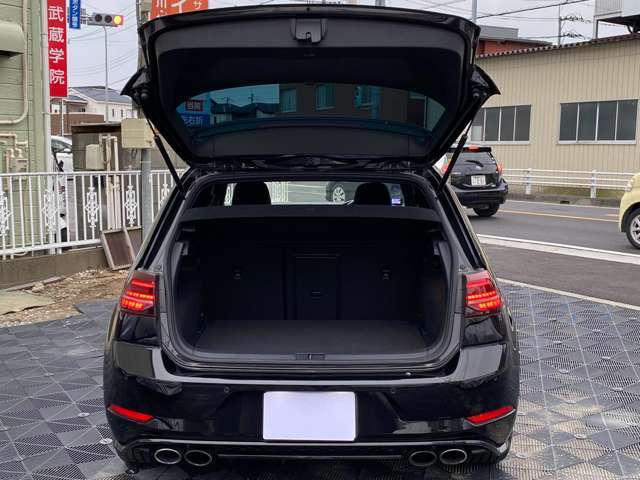 荷室も広いです。