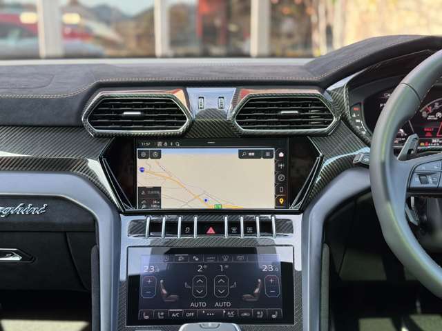 Pelope23インチシャイニーブラックダイヤモンドカットホイール　オレンジブレーキキャリパー　パノラミックルーフ　ハイグロスブラックリアロゴ