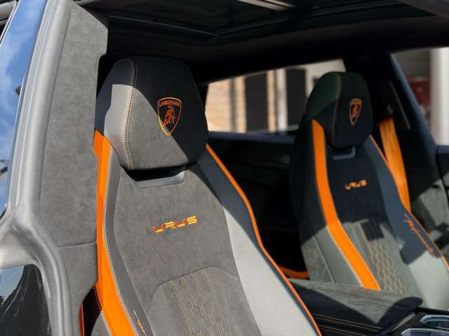 Pelope23インチシャイニーブラックダイヤモンドカットホイール　オレンジブレーキキャリパー　パノラミックルーフ　ハイグロスブラックリアロゴ