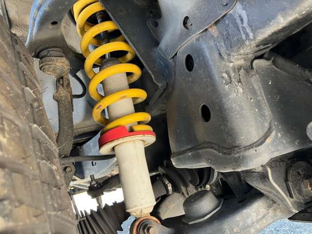 ハイラックスサーフ　MT 4WD 社外ホイール　横出しマフラー　革調シートカバー　サイドカメラ　バックカメラ
