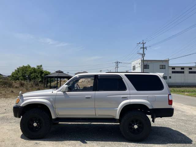 ハイラックスサーフ　MT 4WD 社外ホイール　横出しマフラー　革調シートカバー　サイドカメラ　バックカメラ