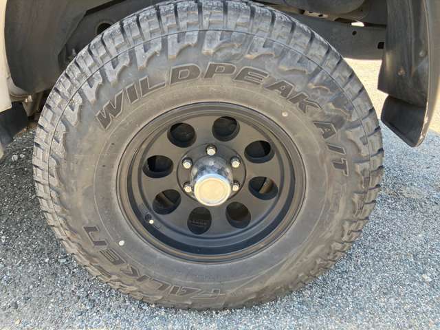 ハイラックスサーフ　MT 4WD 社外ホイール　横出しマフラー　革調シートカバー　サイドカメラ　バックカメラ