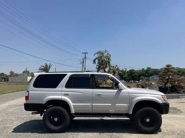 ハイラックスサーフ　MT 4WD 社外ホイール　横出しマフラー　革調シートカバー　サイドカメラ　バックカメラ