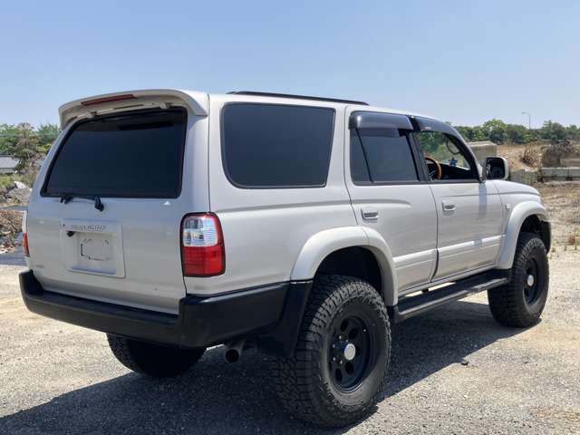 ハイラックスサーフ　MT 4WD 社外ホイール　横出しマフラー　革調シートカバー　サイドカメラ　バックカメラ