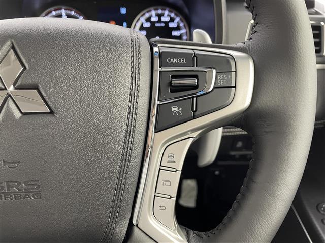 【レーダークルーズコントロール（ACC）[全車速追従機能付]】設定した車速を上限に、先行車の加減速に合わせて車間を保ちます！機能には限界があるためご注意ください。