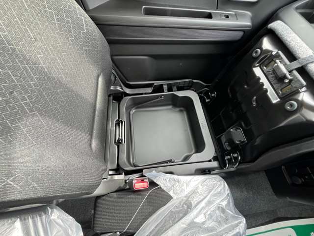 自動車の販売はもちろん、各種自動車保険の取り扱いをいたしております。当社で自動車保険に加入頂ければ、レッカーサービス、面倒な事故対応や修理等も窓口一つでサポートいたします。