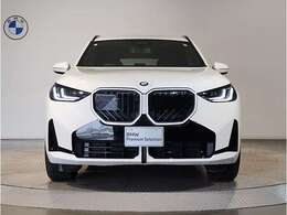 BMW代表的な特徴のキドニーグリル。BMWのすべてのモデルに採用され、BMWらしさを強調しております。