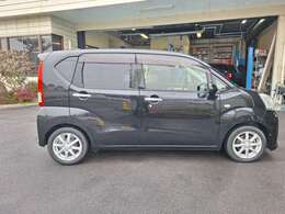 大きな傷やへこみも無く綺麗です