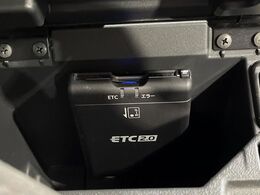 【ETC】高速道路の料金所をストレスなく通過！話題のスポットやサービスエリアに多い「スマートIC」利用時は必須のアイテムです。当店でセットアップを実施、ご納車当日からすぐにご利用いただけます！