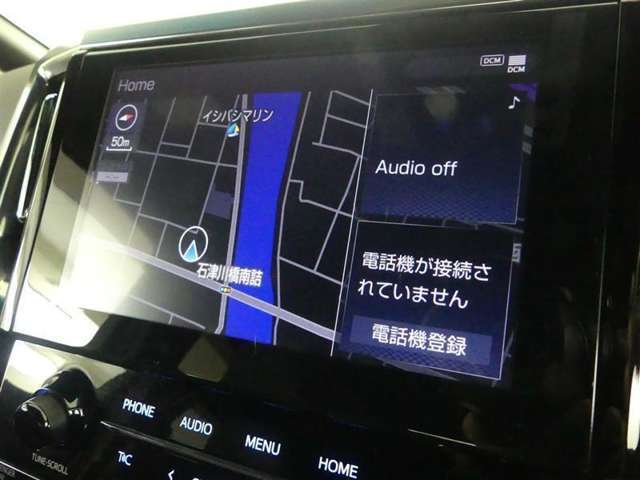 純正ナビを装備。タッチパネル式で使いやすく、お出かけもラクラクです。