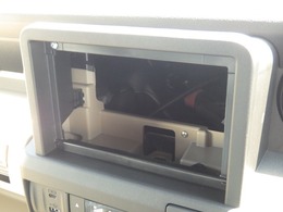 ★オーディオレス★ ご希望のナビ/オーディオを取り付けすることができます！純正＆Aftermarketカタログも多数ご用意しておりますので、ご相談ください☆