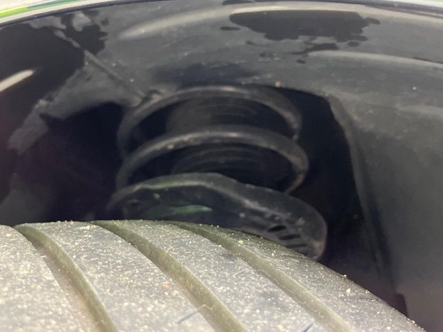 お車を安心してお乗りいただく為には、足回りの定期点検が欠かせません。サービスサポート（有償保証）では無料点検もご提供しており、安心のカーライフをお過ごしいただけるサポート体制が整っています。