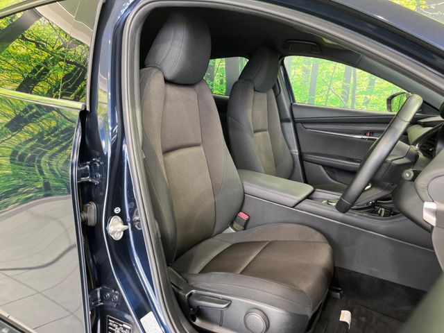 ドライバーによって運転しやすいポジションは異なり、あの車はどうなのか不安なこともありますよね。気になるお車は店頭で乗り込んでご確認いただけます♪