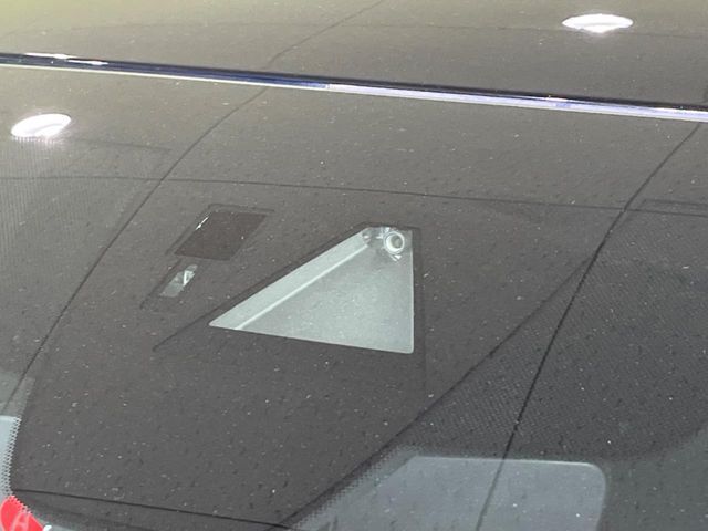 【スマートブレーキサポート】走行中に前方の車両等を認識し、衝突しそうな時は警報とブレーキで衝突回避と被害軽減をアシスト。より安全にドライブをお楽しみいただけます。