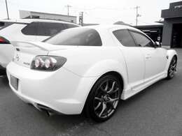 アピスタは、トヨタ系ディーラー『ネッツトヨタ広島』の中古車部門が独立して、グループ内別法人として設立された広島県内に6拠店を構える中古車販売会社です。