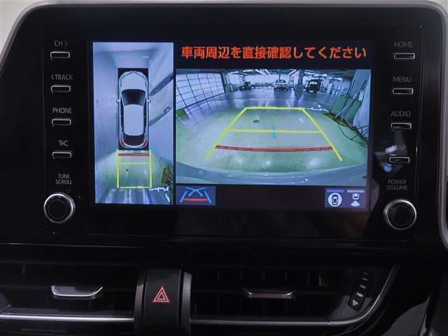 パノラミックビューモニター付きです。車両を上から見たような映像をディスプレイオーディオ画面に表示。運転席からの目視だけでは見にくい、車両周辺の状況をリアルタイムでしっかり確認できます。