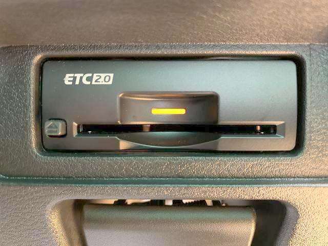 人気のオプション、ビルトインETC付き！料金所もノンストップ通過で渋滞知らず！後から付けると2万円前後はするオプションですので、最初から付いているのは嬉しいですね！