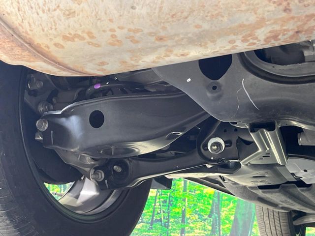 お車を安心してお乗りいただく為には、足回りの定期点検が欠かせません。サービスサポート（有償保証）では無料点検もご提供しており、安心のカーライフをお過ごしいただけるサポート体制が整っています。