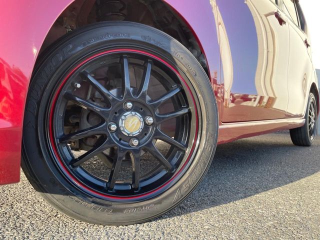 【アルミホイール】外観にマッチしたアルミホイールを装着しております。各種アルミホイールや、スタッドレスタイヤも取扱いしております。是非ご相談ください♪