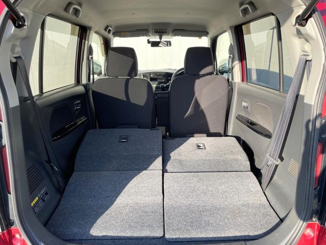普段のお買い物や通勤、送迎等に十分な荷室スペースを確保しております。セカンドシートを倒すと、大きな荷物の積載も可能です♪