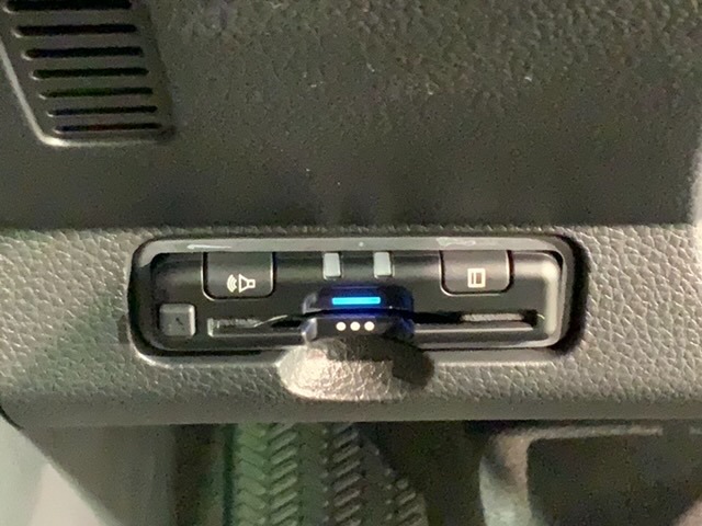 いまや快適なカーライフに欠かせないETCが付いています。