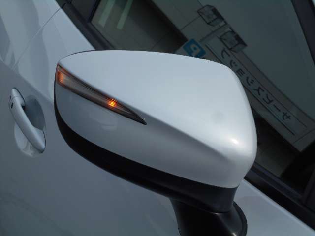 マツダ車はもちろん、良質の中古車を取り揃え、明るく元気なスタッフがお客様をお迎えいたします。