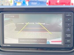 【バックカメラ】駐車時に後方がリアルタイム映像で確認できます。大型商業施設や立体駐車場での駐車時や、夜間のバック時に大活躍！運転スキルに関わらず、今や必須となった装備のひとつです！